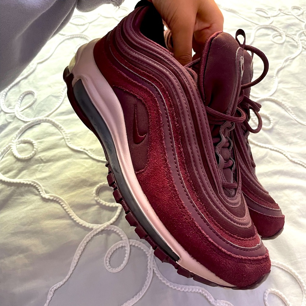Women’s Nike AirMax (Burgundy)